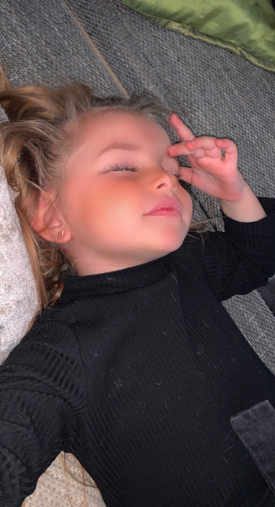 Elena participe au concours pour gagner de l'argent avec cette photo : black_hair, cheek, child, eye, eyebrow, eyelash, flash_photography, forehead, fun, gesture, grass, happy, head, lip, nail, nose, person, skin, thumb, toddler