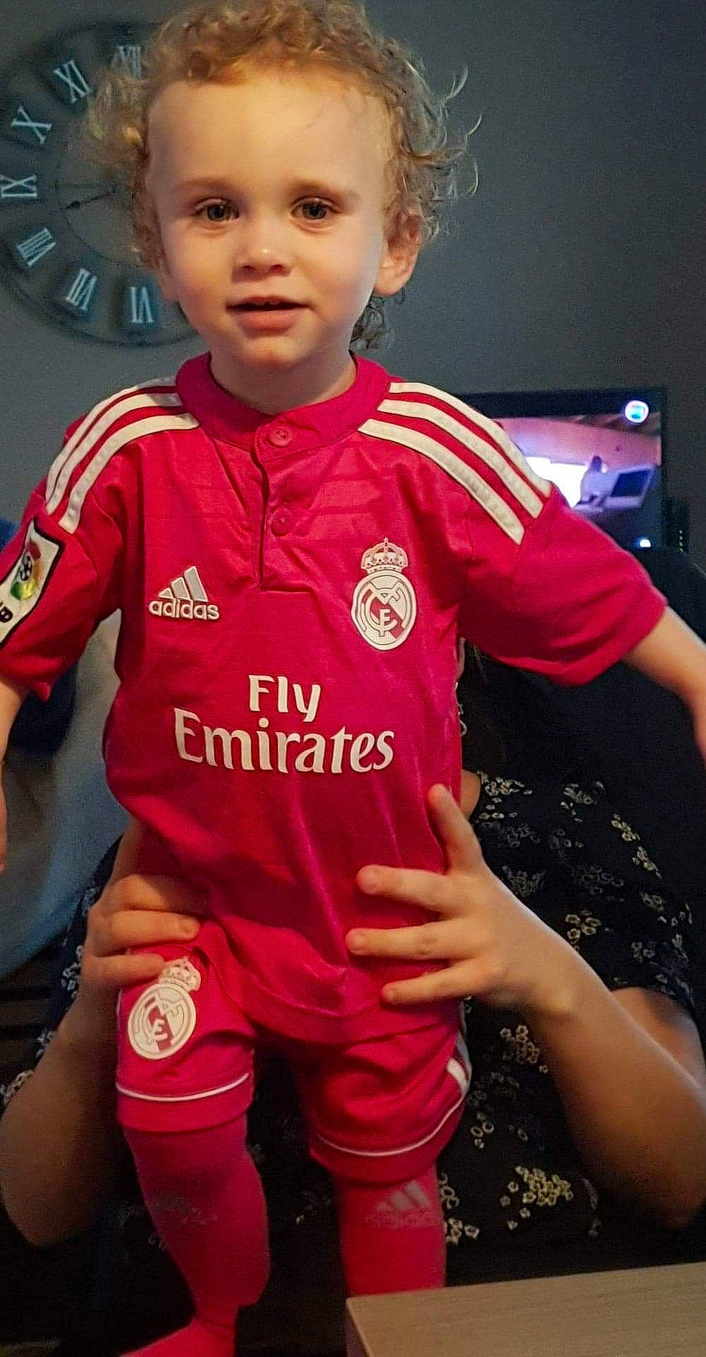 Alban participe au concours pour gagner de l'argent avec cette photo : child, person, sleeve, sportswear, toddler