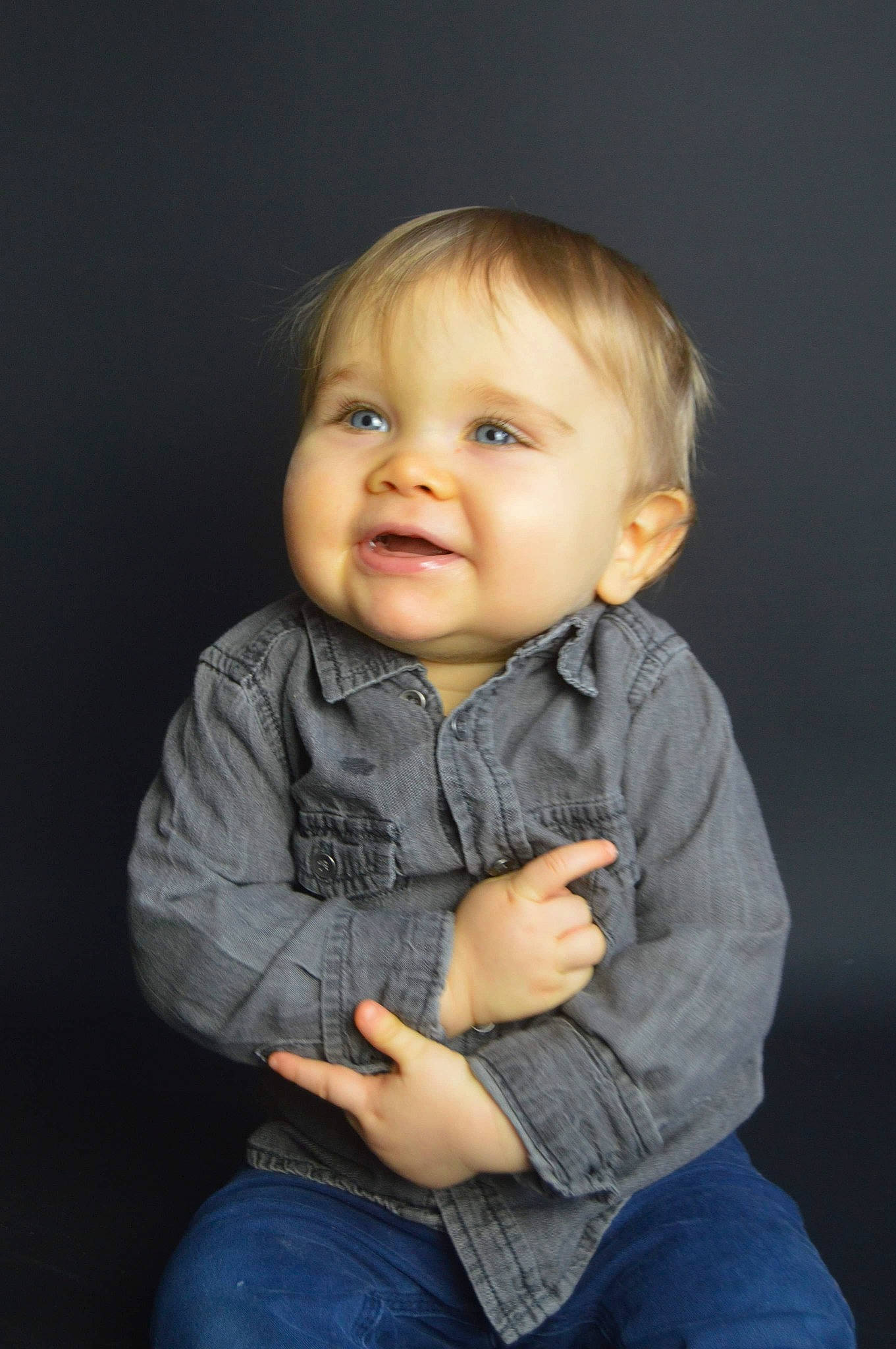 Adan participe au concours pour gagner de l'argent avec cette photo : baby, cheek, child, child_model, chin, eye, face, flash_photography, male, person, photo_shoot, photography, portrait, portrait_photography, sitting, skin, smile, standing, toddler