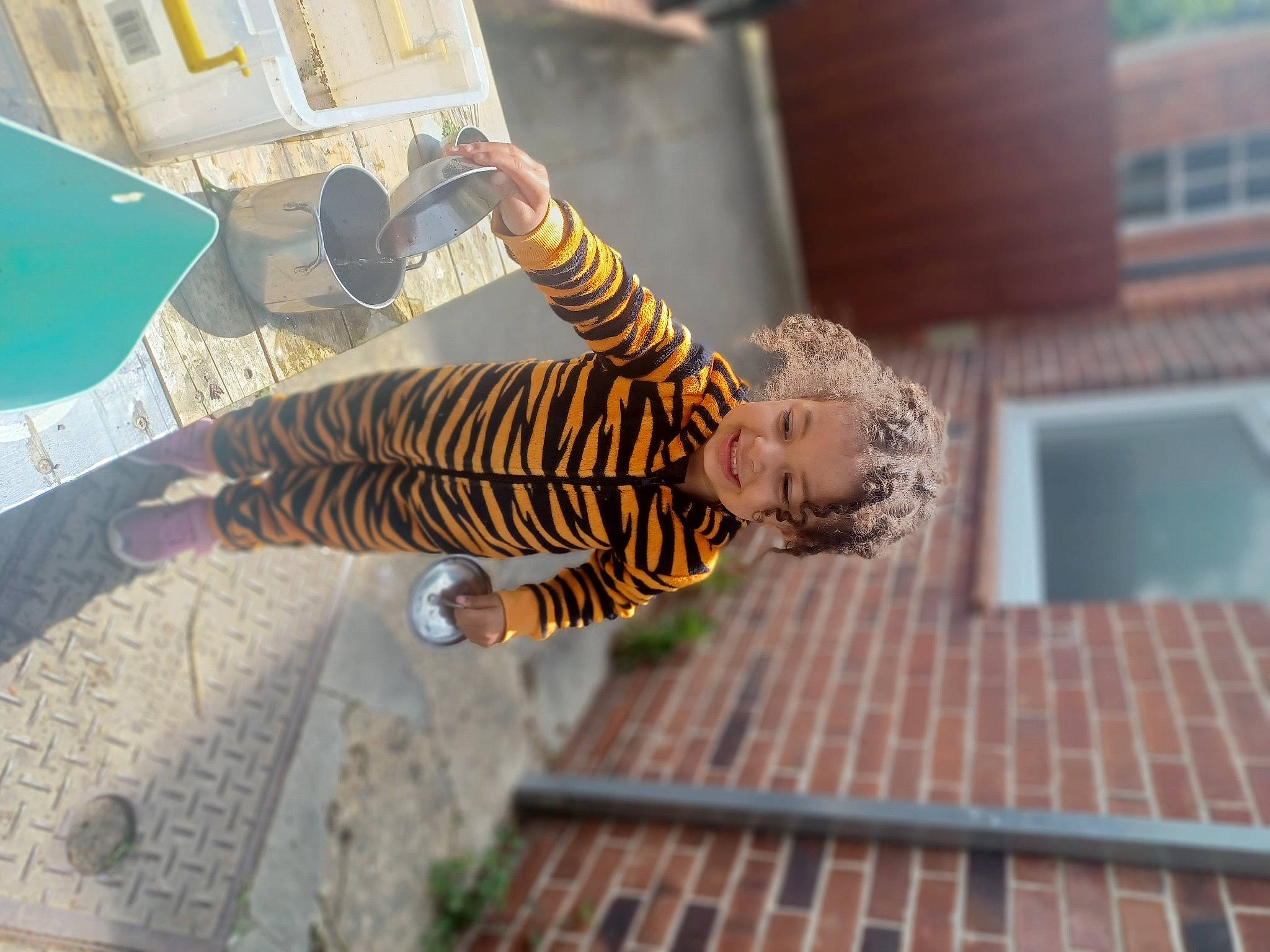 Cataleya is registered to the contest to win money with this photo: brick, brickwork, facade, flooring, fun, joy, leisure, machine, metal, pattern, person, roof, room, visual_arts, window, wood