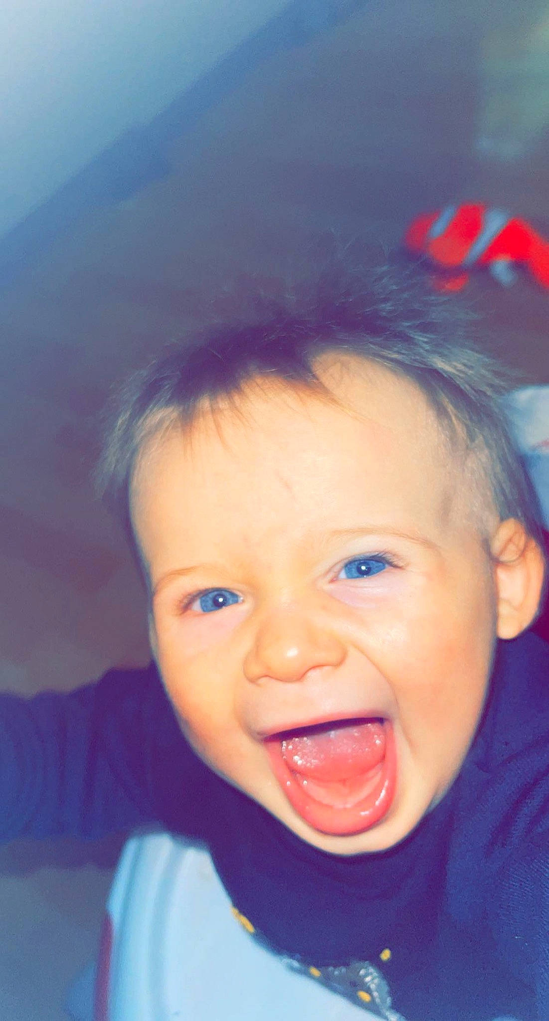 Tylio participe au concours pour gagner de l'argent avec cette photo : cheek, chin, ear, eyebrow, eyelash, forehead, hair, hairstyle, happy, human_body, iris, jaw, lip, mouth, neck, nose, person, skin, smile, tongue