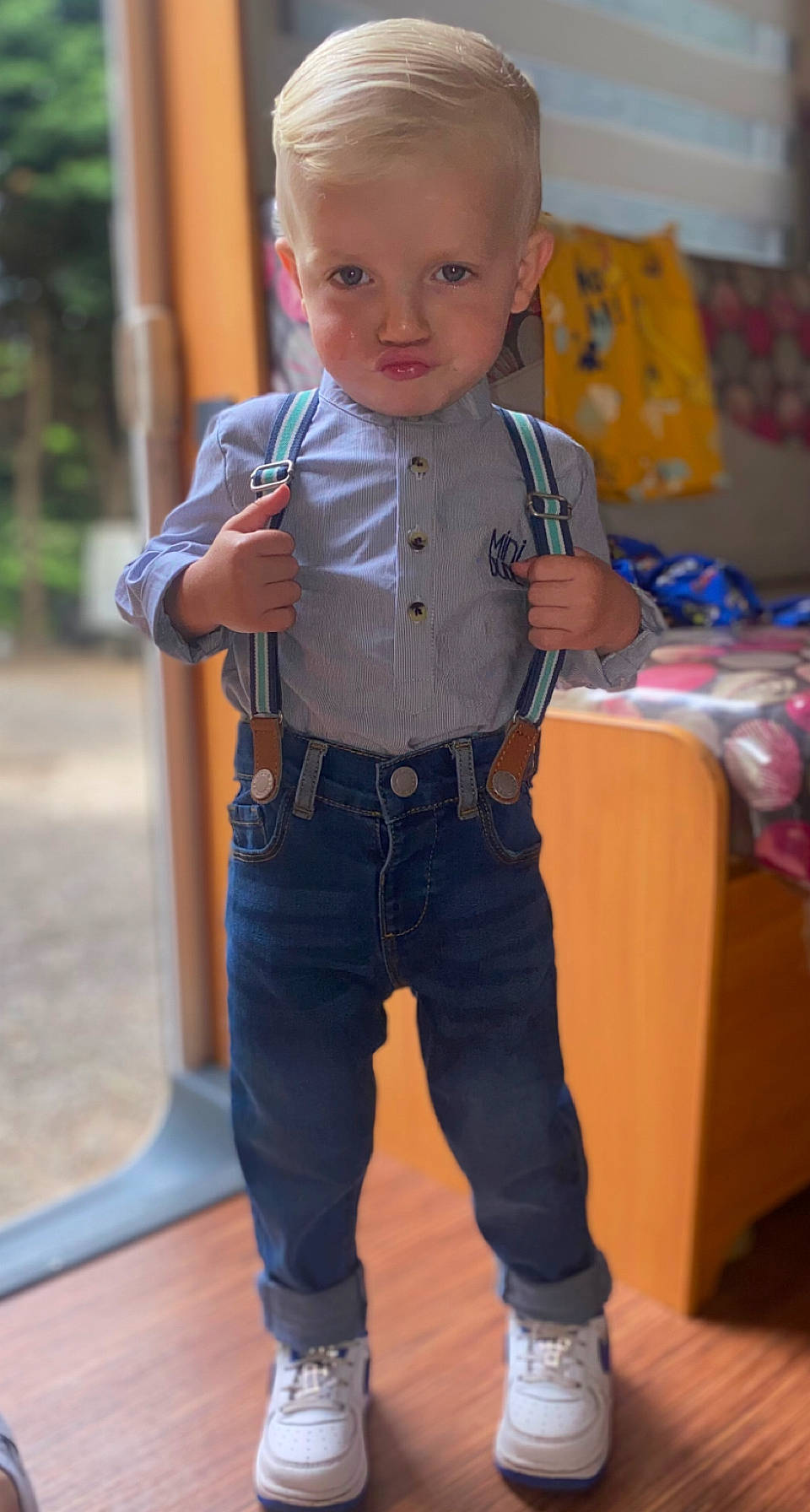Klayston a rejoint le concours — aidez-le/la à gagner de superbes lots ! baby, baby_toddler_clothing, belt, child, denim, electric_blue, eye, fun, hair, happy, leg, nose, person, sleeve, smile, standing, street_fashion, t_shirt, toddler, waist