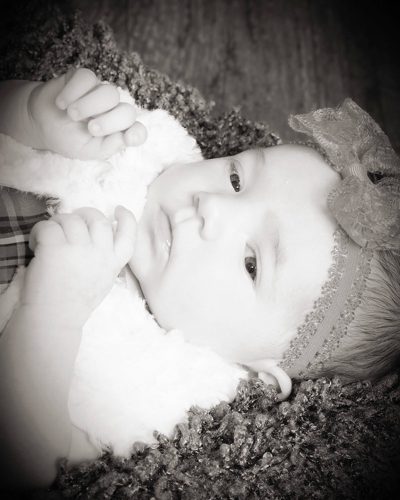 Saphira is registered to the contest to win money with this photo: black_and_white, cheek, cloud, comfort, eye, eyebrow, eyelash, face, flash_photography, gesture, hair, hand, happy, human, iris, lip, mouth, nose, person, skin