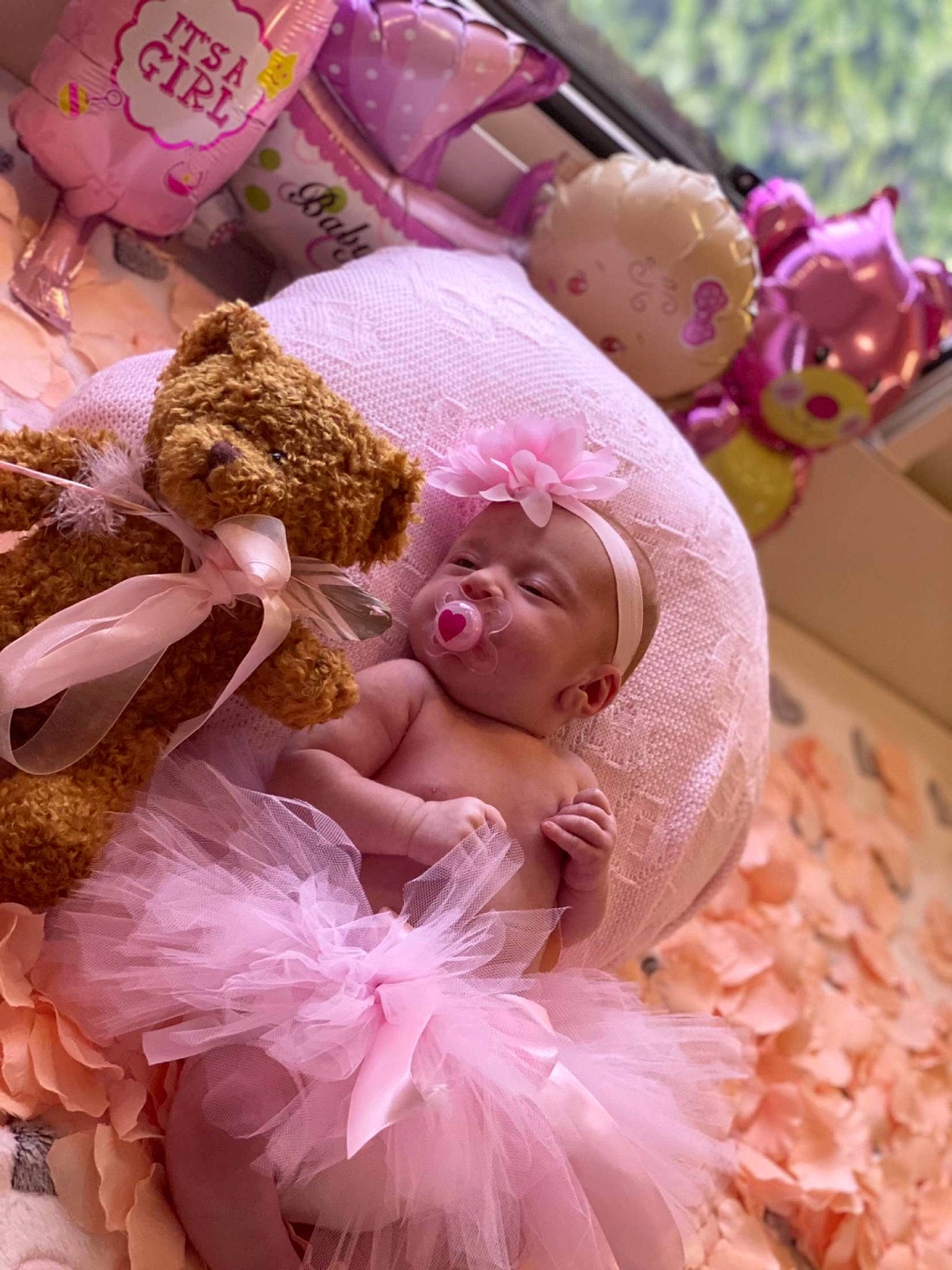 Hylona a rejoint le concours — aidez-le/la à gagner de superbes lots ! ballet_tutu, child, costume_design, cut_flowers, dance, doll, dress, event, fashion_accessory, fur, happy, headpiece, magenta, peach, person, petal, pink, ruffle, textile, toy