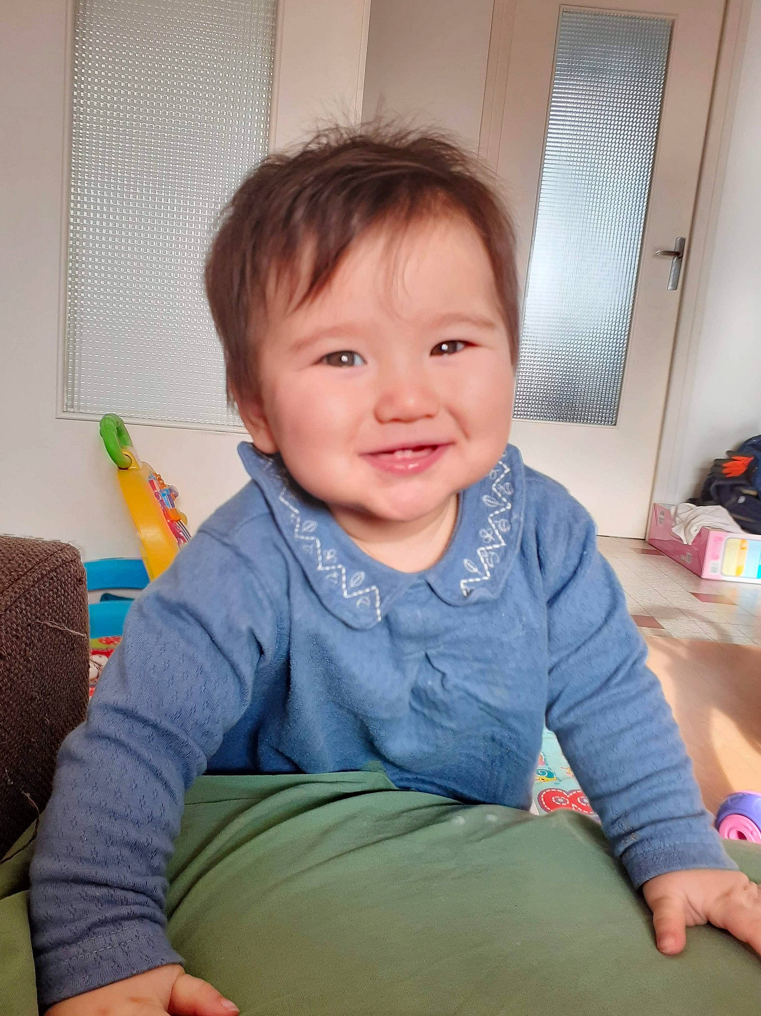 Lilyana participe au concours pour gagner de l'argent avec cette photo : baby, baby_toddler_clothing, child, comfort, curtain, door, ear, eye, finger, hand, joy, lap, mouth, nose, person, play, sitting, toddler, toy, window_blind