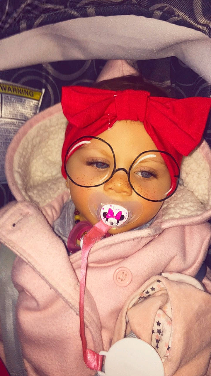 Emma a rejoint le concours — aidez-le/la à gagner de superbes lots ! art, cartoon, cheek, fictional_character, illustration, nose, person