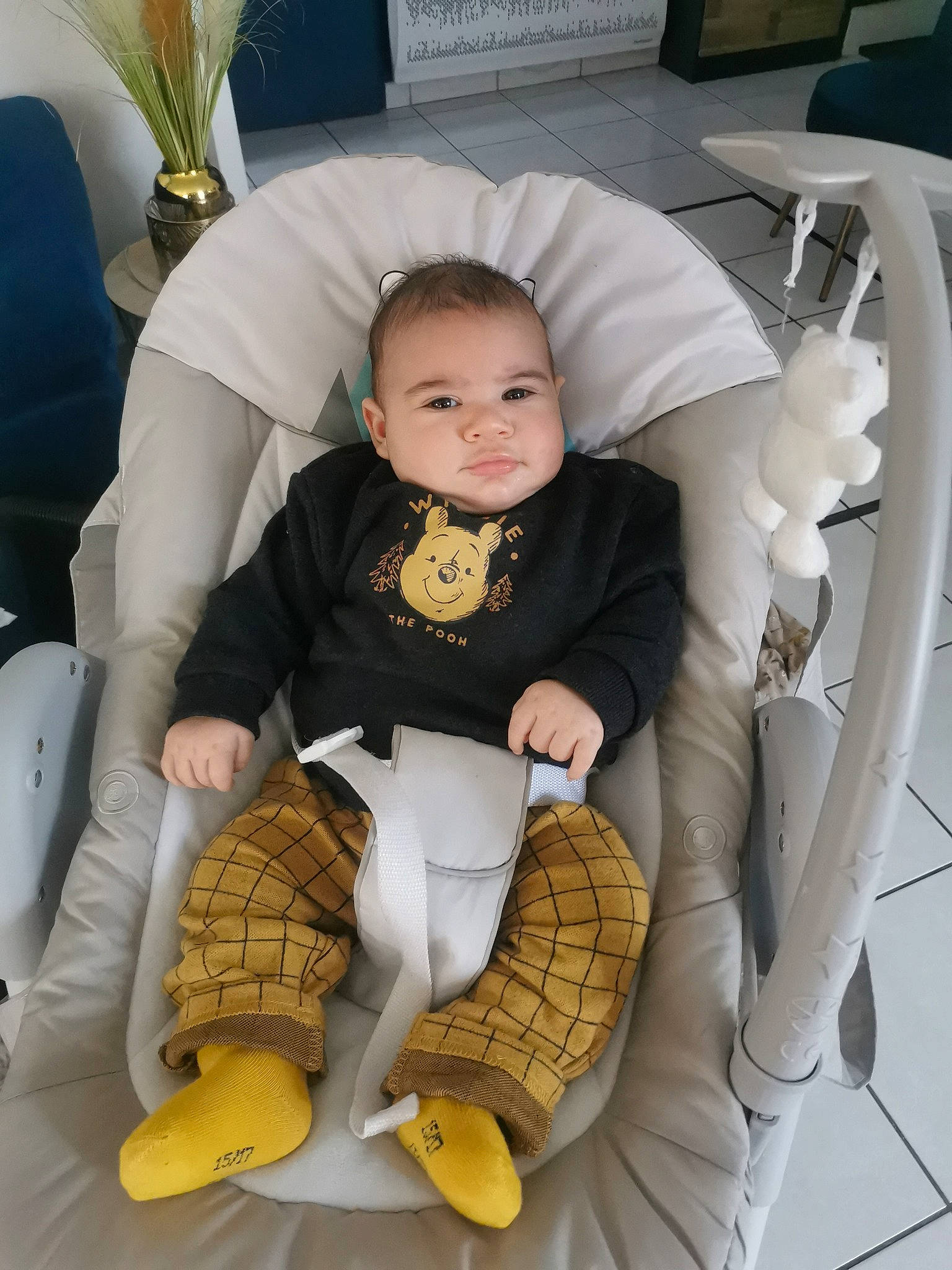 Naïl a rejoint le concours — aidez-le/la à gagner de superbes lots ! arm, baby, car_seat, chair, child, comfort, fun, furniture, head, human_body, human_leg, joint, knee, lap, leg, person, plant, sitting, thigh, thumb