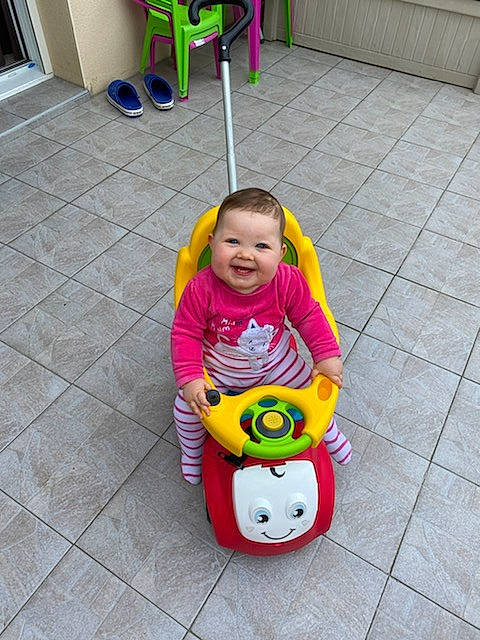 Kelyanna a rejoint le concours — aidez-le/la à gagner de superbes lots ! baby, baby_toys, child, fun, joy, person, play, smile, toddler, vacation