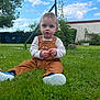 Emilien a rejoint le concours — aidez-le/la à gagner de superbes lots ! toddler, child, grass, outdoor, sky, clouds, garden, plants, clothing, overalls, shoes, greenery, nature, daylight, table, chairs, vine, laundry, wall, curious