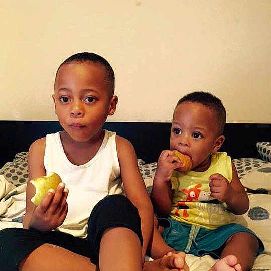 Tobi is registered to the contest to win money with this photo: