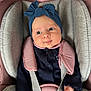 Jade a rejoint le concours — aidez-le/la à gagner de superbes lots ! baby, infant, headband, bow, car_seat, harness, pink, gray, navy_clothing, wide_eyes, chubby_cheeks, portrait, closeup, seat_padding, clothing, buckle, strap, hand, gaze, adorable