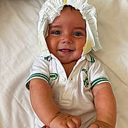 Augustin a rejoint le concours — aidez-le/la à gagner de superbes lots ! baby, bed, child, cute, diaper, fabric, face, fingers, hand, happy, human, indoors, infant, lying_down, person, playful, skin, smiling, toddler, white_clothing