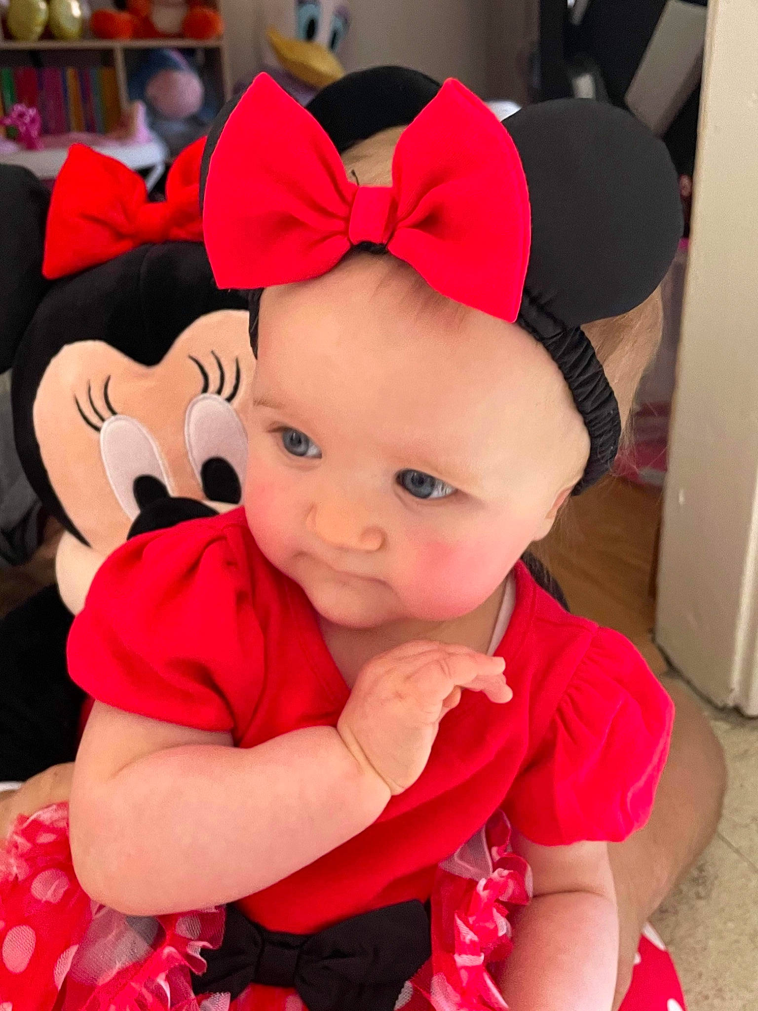 Irys a rejoint le concours — aidez-le/la à gagner de superbes lots ! baby, baby_toddler_clothing, child, christmas, costume, costume_hat, ear, event, facial_expression, fun, fur, happy, hat, holiday, magenta, person, pink, plush, stuffed_toy, textile