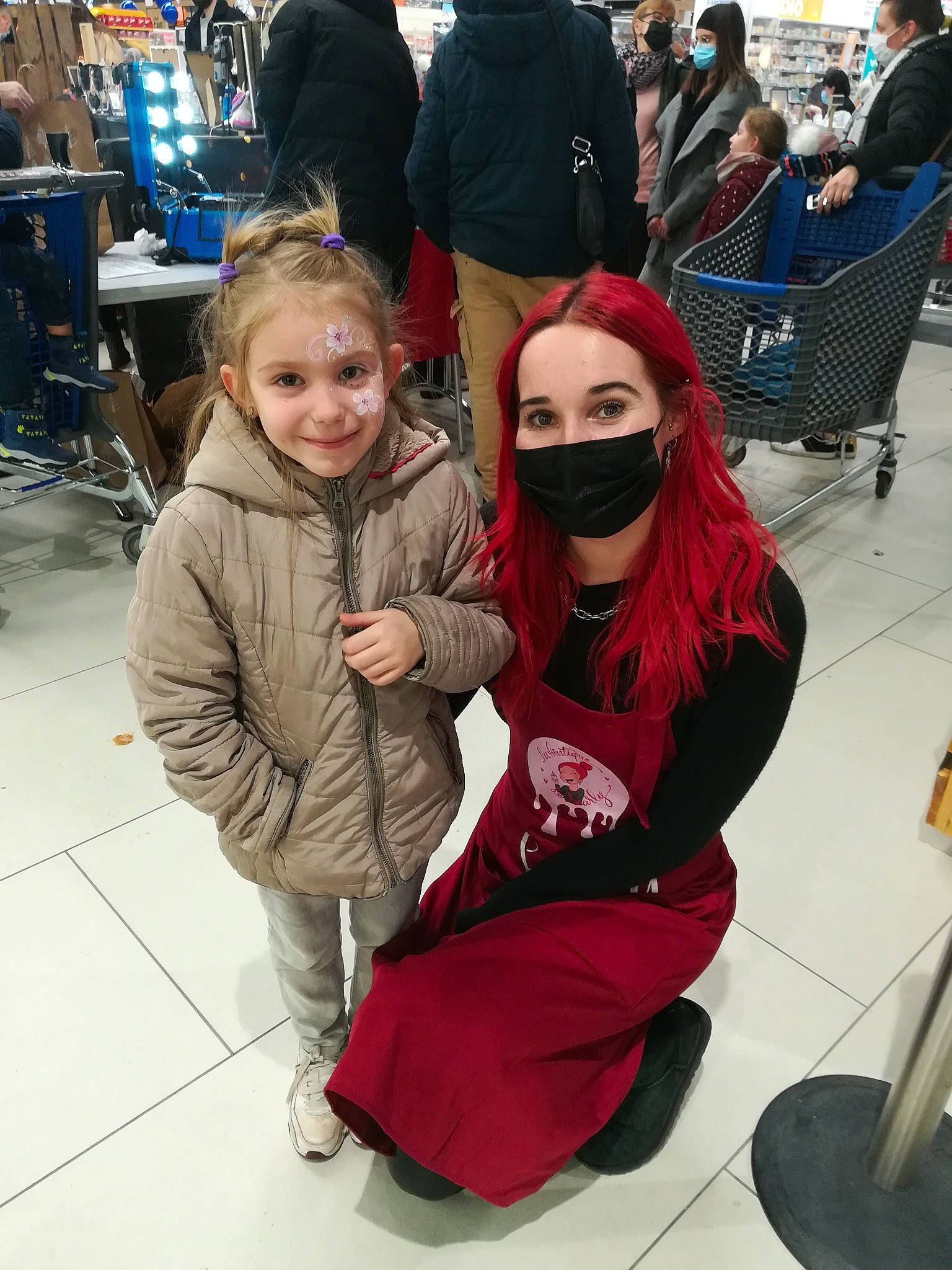 Kylia a rejoint le concours — aidez-le/la à gagner de superbes lots ! beard, chair, clothing, cool, eyewear, fun, goggles, jacket, joy, leg, leisure, person, product, shoe, smile, sneakers, street_fashion, sunglasses, t_shirt, thigh