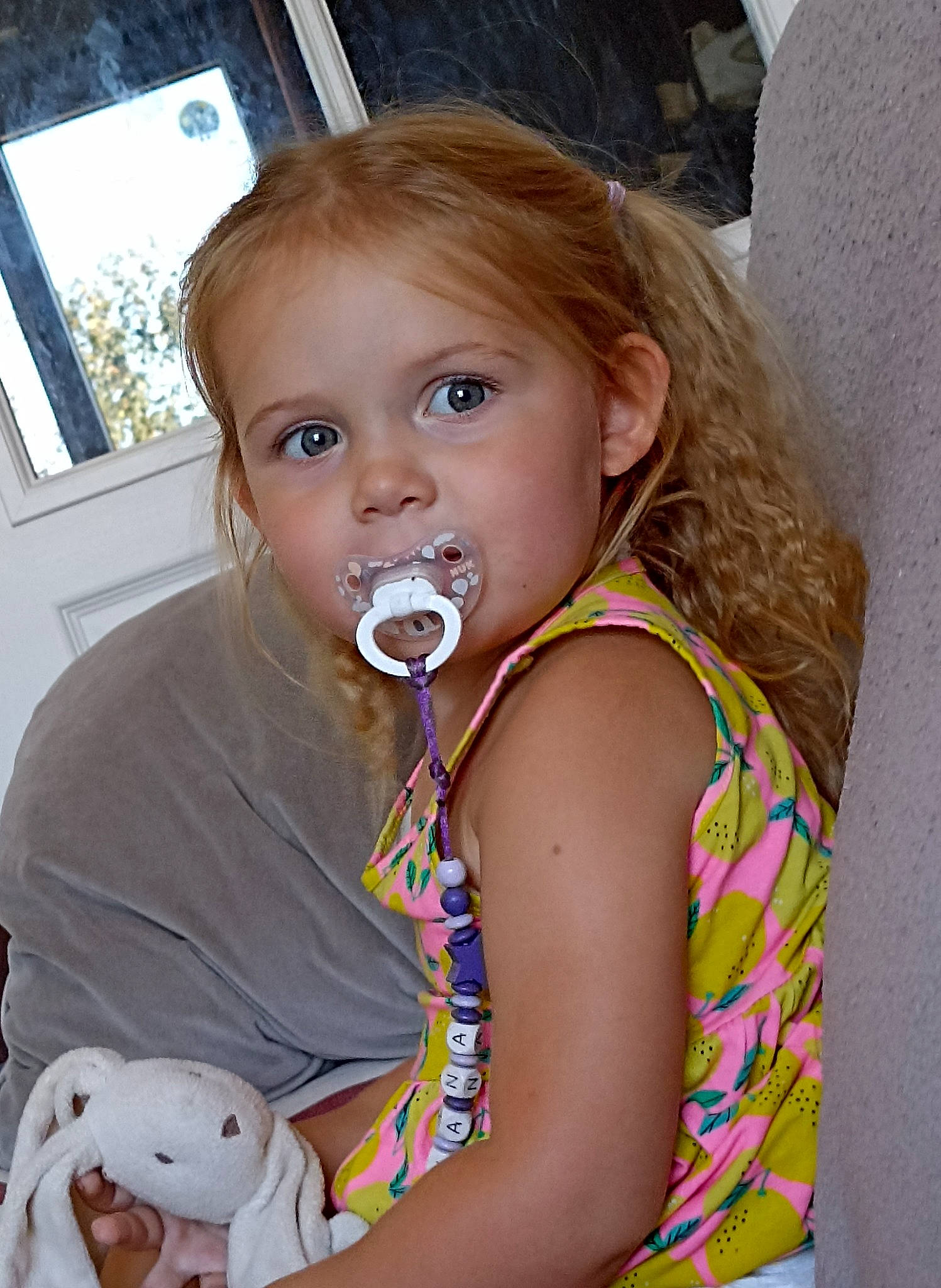 Tyana a rejoint le concours — aidez-le/la à gagner de superbes lots ! baby, baby_toddler_clothing, blond, cheek, child, drinkware, ear, eyelash, happy, iris, lip, mouth, neck, nose, organ, person, pink, skin, toddler, white