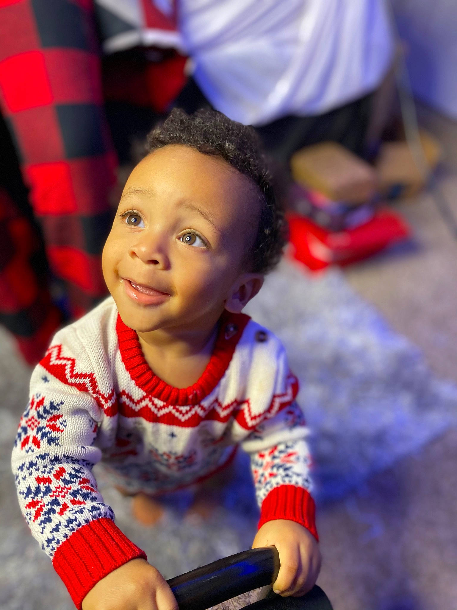 Samar is registered to the contest to win money with this photo: baby, baby_toddler_clothing, cheek, child, eye, head, joy, long_sleeved_t_shirt, mouth, nose, pattern, person, plaid, play, sleeve, tartan, toddler