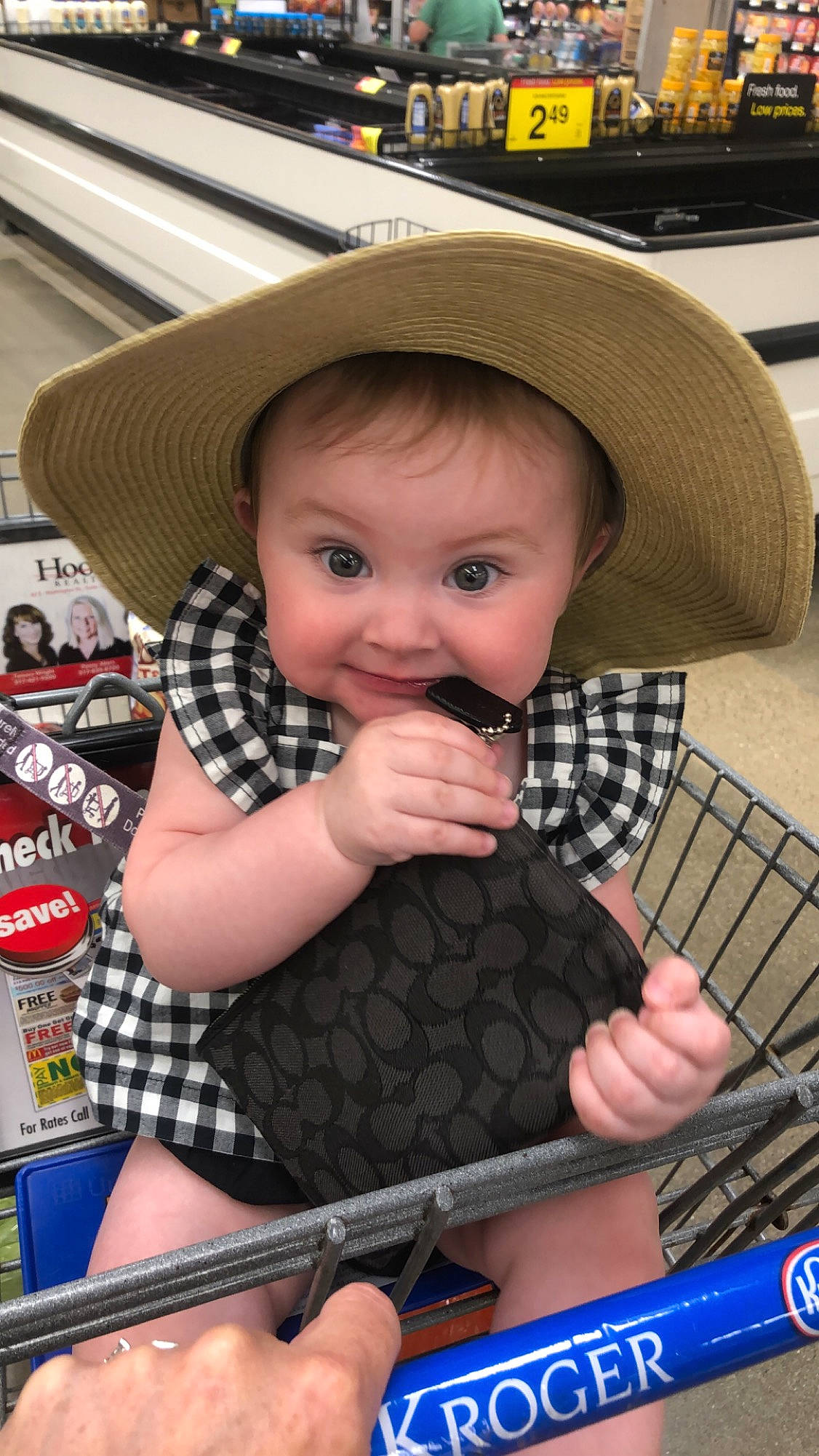 Andi is registered to the contest to win money with this photo: child, cowboy_hat, fashion_accessory, hat, headgear, pattern, person, sun_hat, toddler