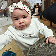 Lyzëa a rejoint le concours — aidez-le/la à gagner de superbes lots ! toddler, child, headband, indoor, floor, hand, clothing, sweater, person, baby, fabric, toy, blur, cozy, home, footwear, pajamas, texture, cute, curious