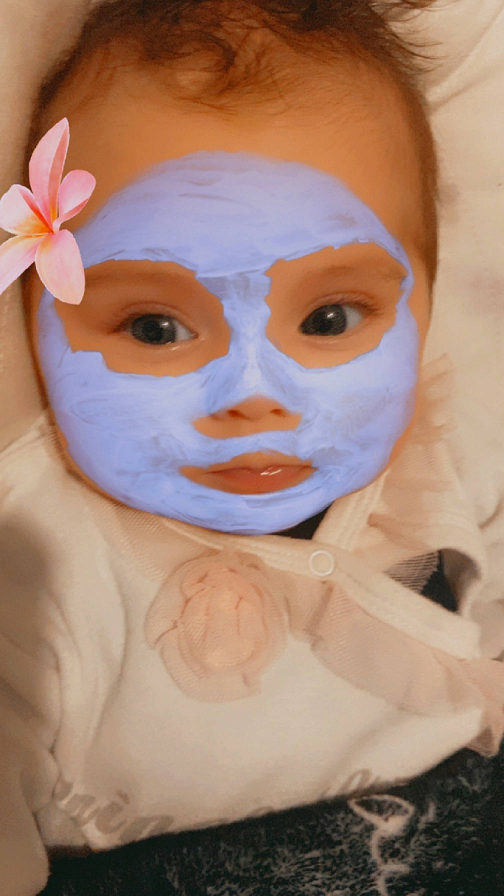 Kélya a rejoint le concours — aidez-le/la à gagner de superbes lots ! cheek, child, chin, clothing, event, eye, eyebrow, eyelash, flower, fun, hairstyle, headgear, jaw, mask, masque, mouth, neck, nose, person, plant