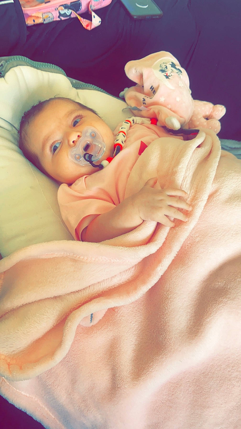 Kélya a rejoint le concours — aidez-le/la à gagner de superbes lots ! abdomen, baby, baby_products, baby_sleeping, baby_toddler_clothing, bedtime, cheek, child, comfort, event, foot, gesture, hat, linens, nail, peach, person, room, thumb, toddler