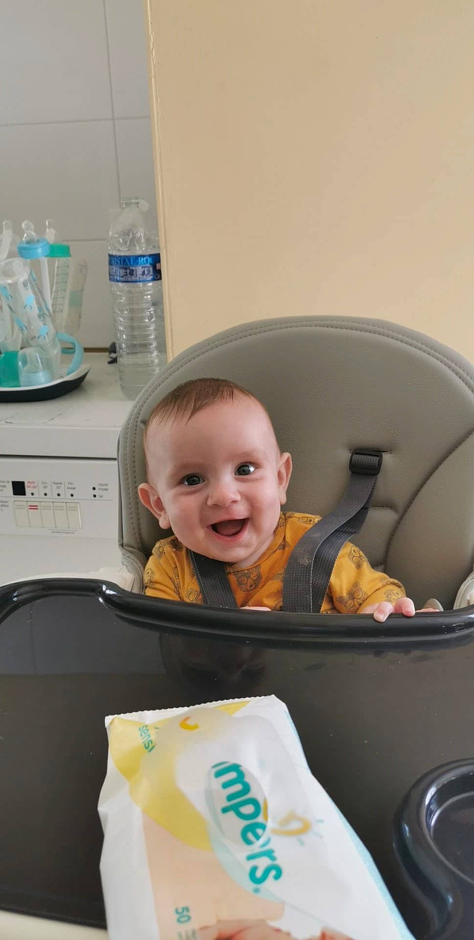 Jules a rejoint le concours — aidez-le/la à gagner de superbes lots ! baby, baby_food, child, eating, joy, person, toddler