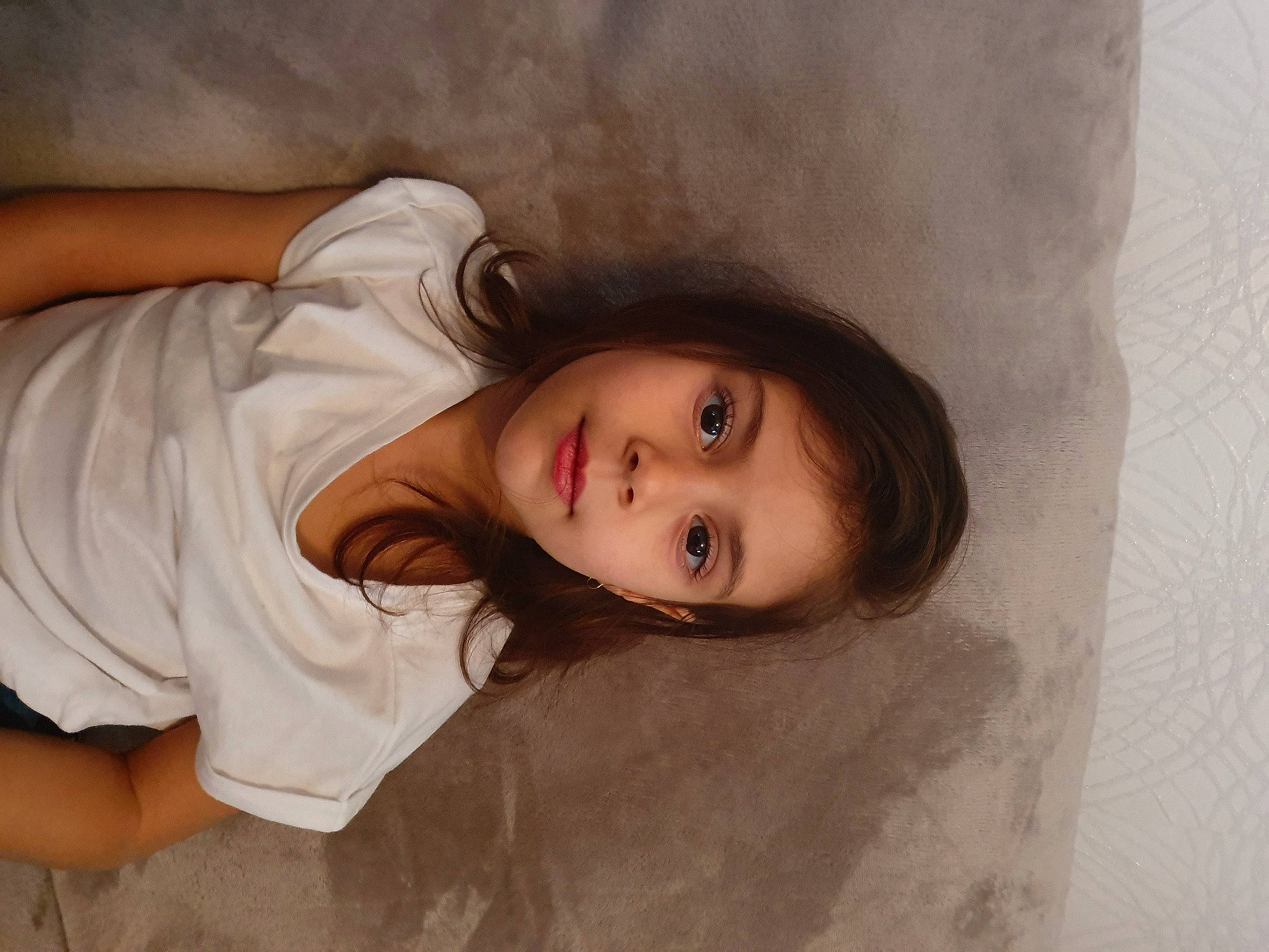 Elyne participe au concours pour gagner de l'argent avec cette photo : bedding, child, comfort, eyelash, flash_photography, flooring, fun, fur, happy, linens, lip, nose, person, portrait, portrait_photography, room, sitting, skin, toddler, wood