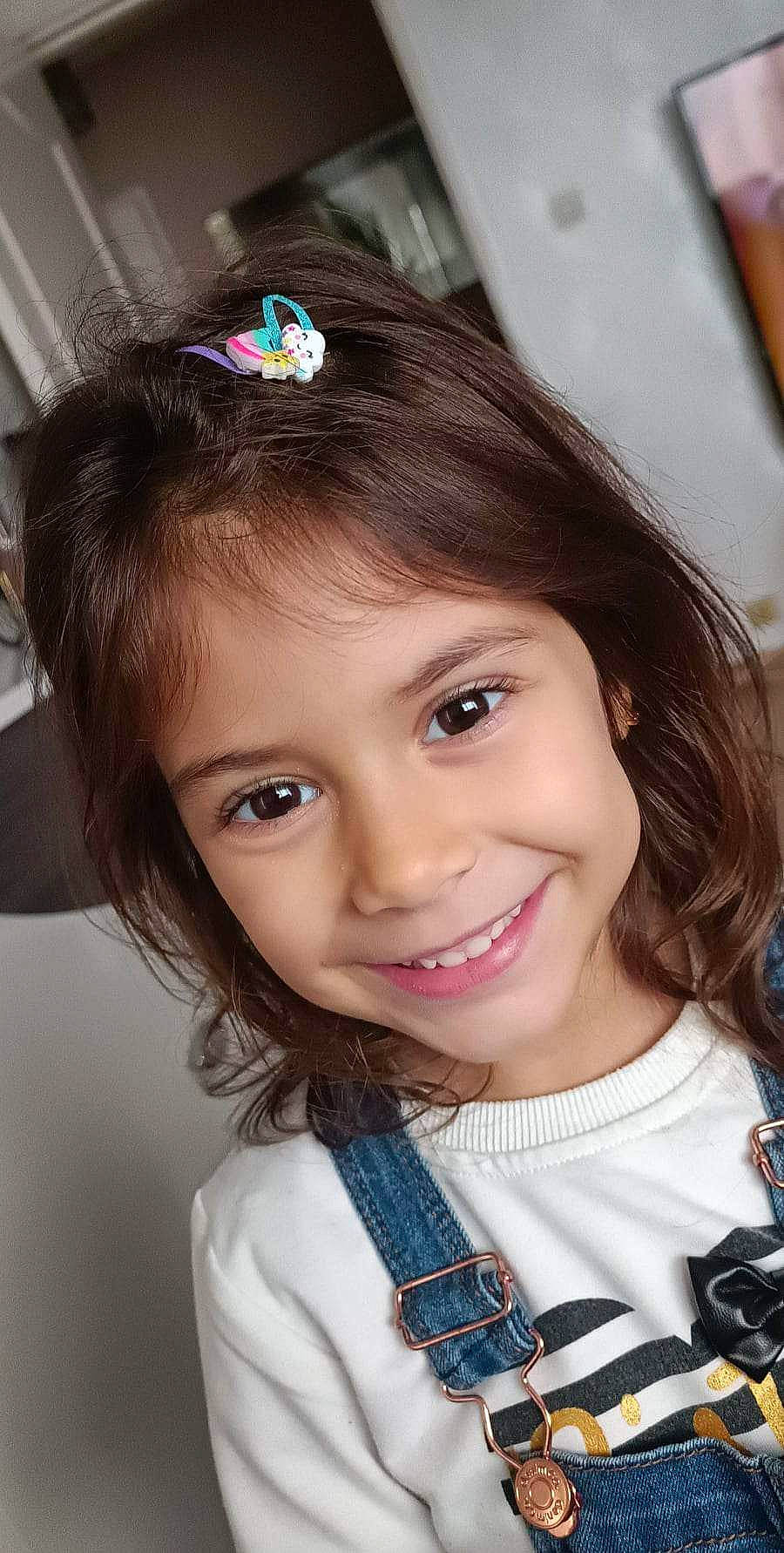 Elyne a rejoint le concours — aidez-le/la à gagner de superbes lots ! beauty, black_hair, cheek, cool, eyebrow, eyelash, face, facial_expression, fashion, flash_photography, fun, hairstyle, happy, iris, joy, lip, long_hair, neck, nose, person