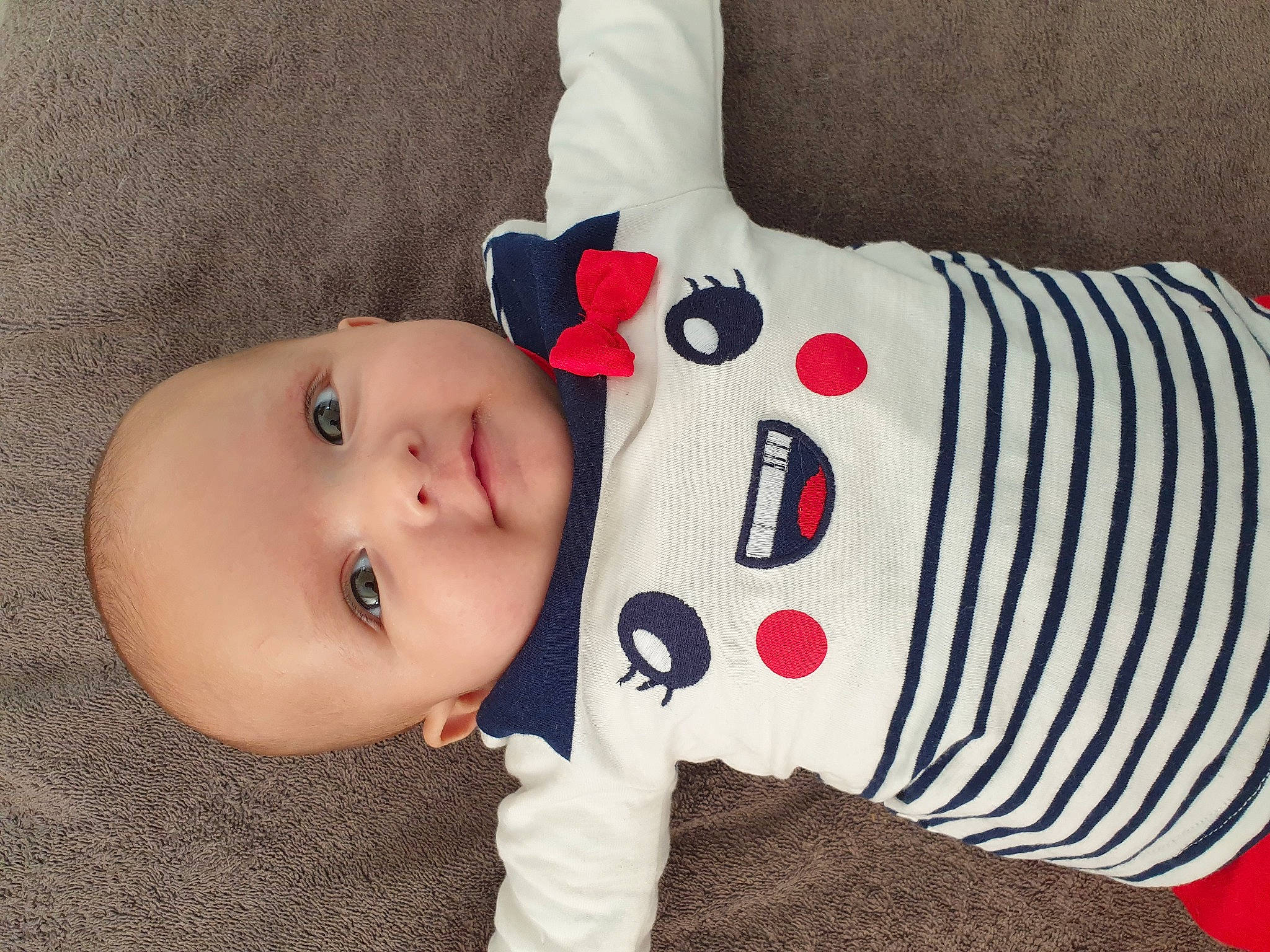 Téa a rejoint le concours — aidez-le/la à gagner de superbes lots ! baby, baby_products, baby_toddler_clothing, child, ear, joint, person, product, toddler