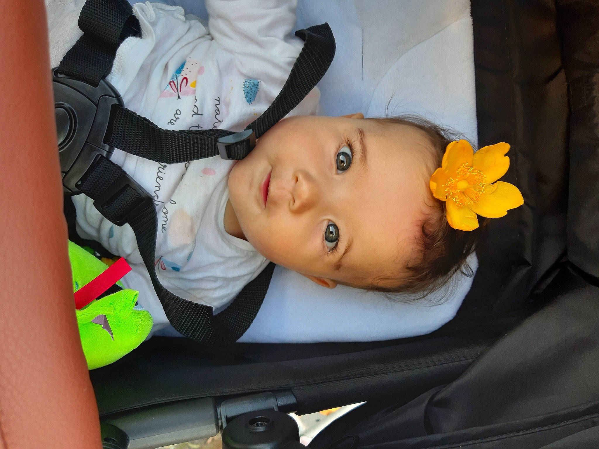 Naëlle participe au concours pour gagner de l'argent avec cette photo : baby, baby_carriage, baby_products, cheek, child, eye, face, head, nose, person, product, skin, toddler, yellow