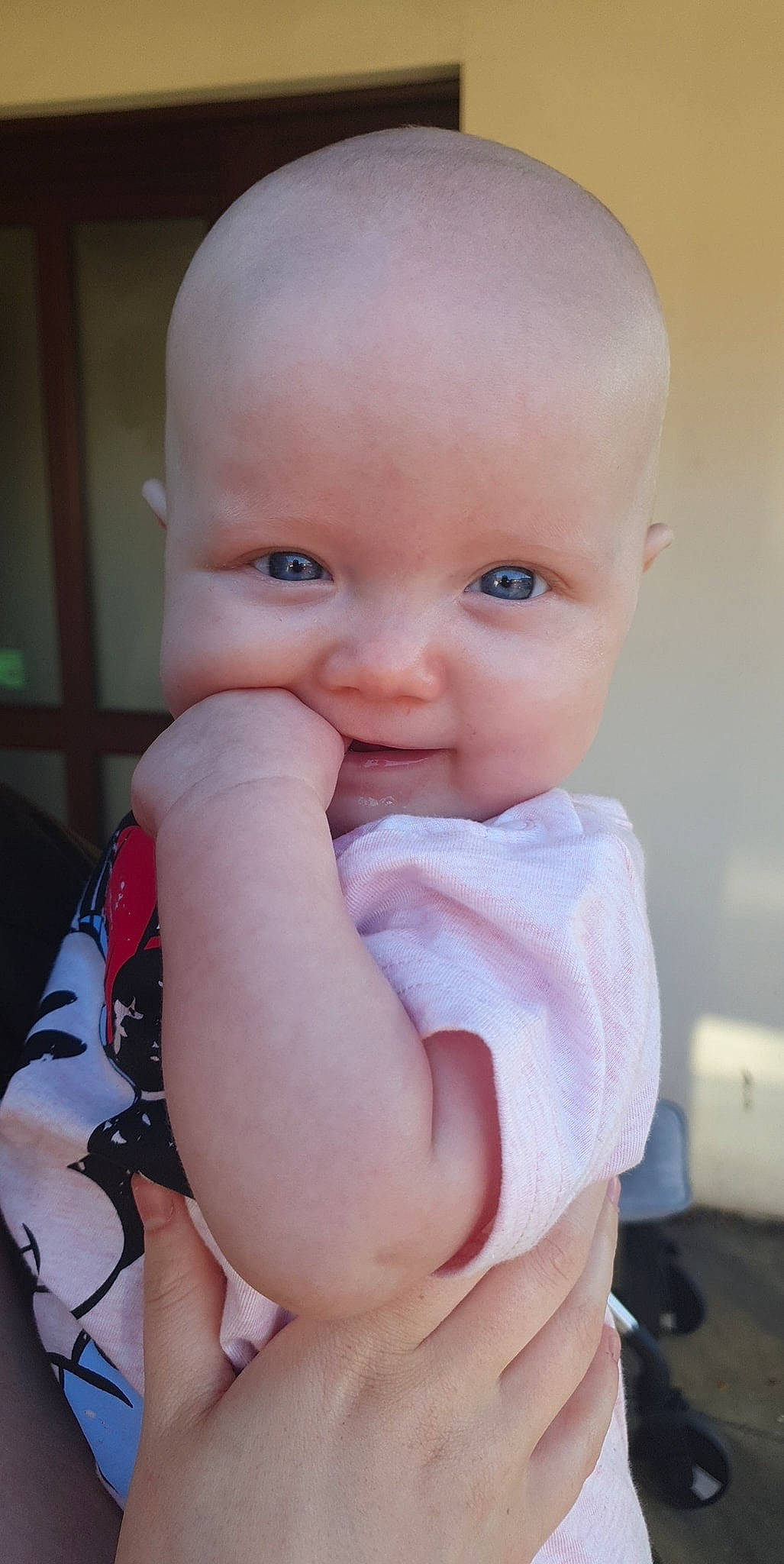 Emily-rose is registered to the contest to win money with this photo: