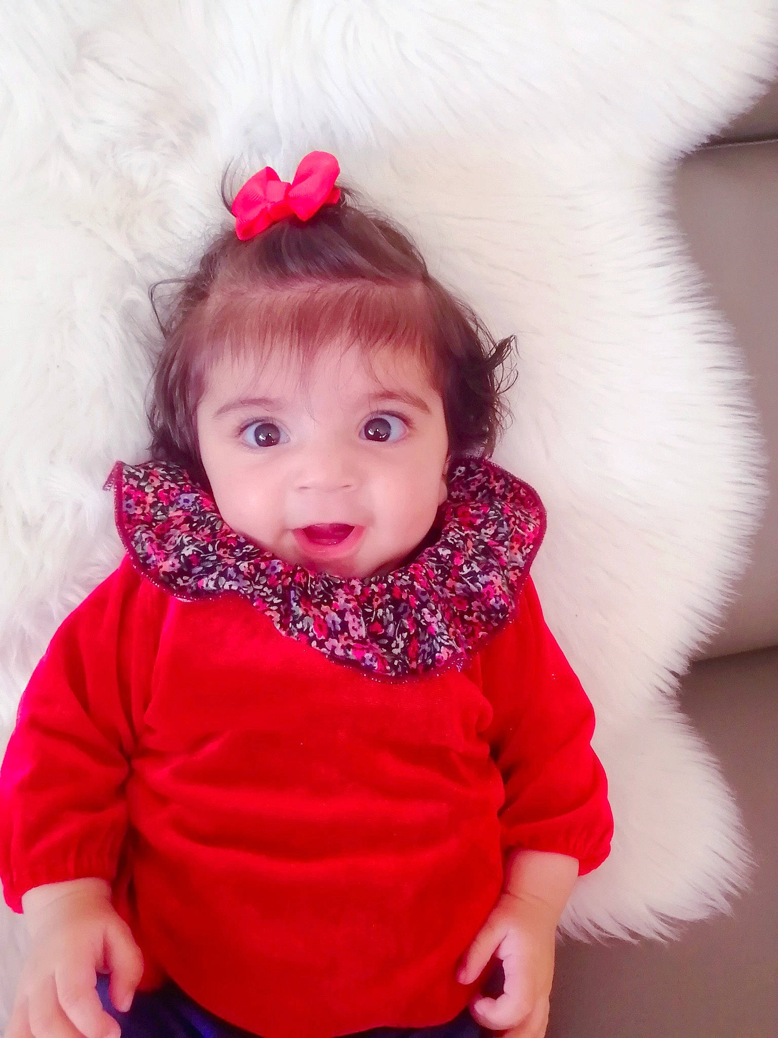 Emy a rejoint le concours — aidez-le/la à gagner de superbes lots ! arm, baby, baby_toddler_clothing, cheek, clothing, collar, eye, eyelash, face, happy, human_body, iris, lip, neck, outerwear, person, pink, skin, sleeve, textile