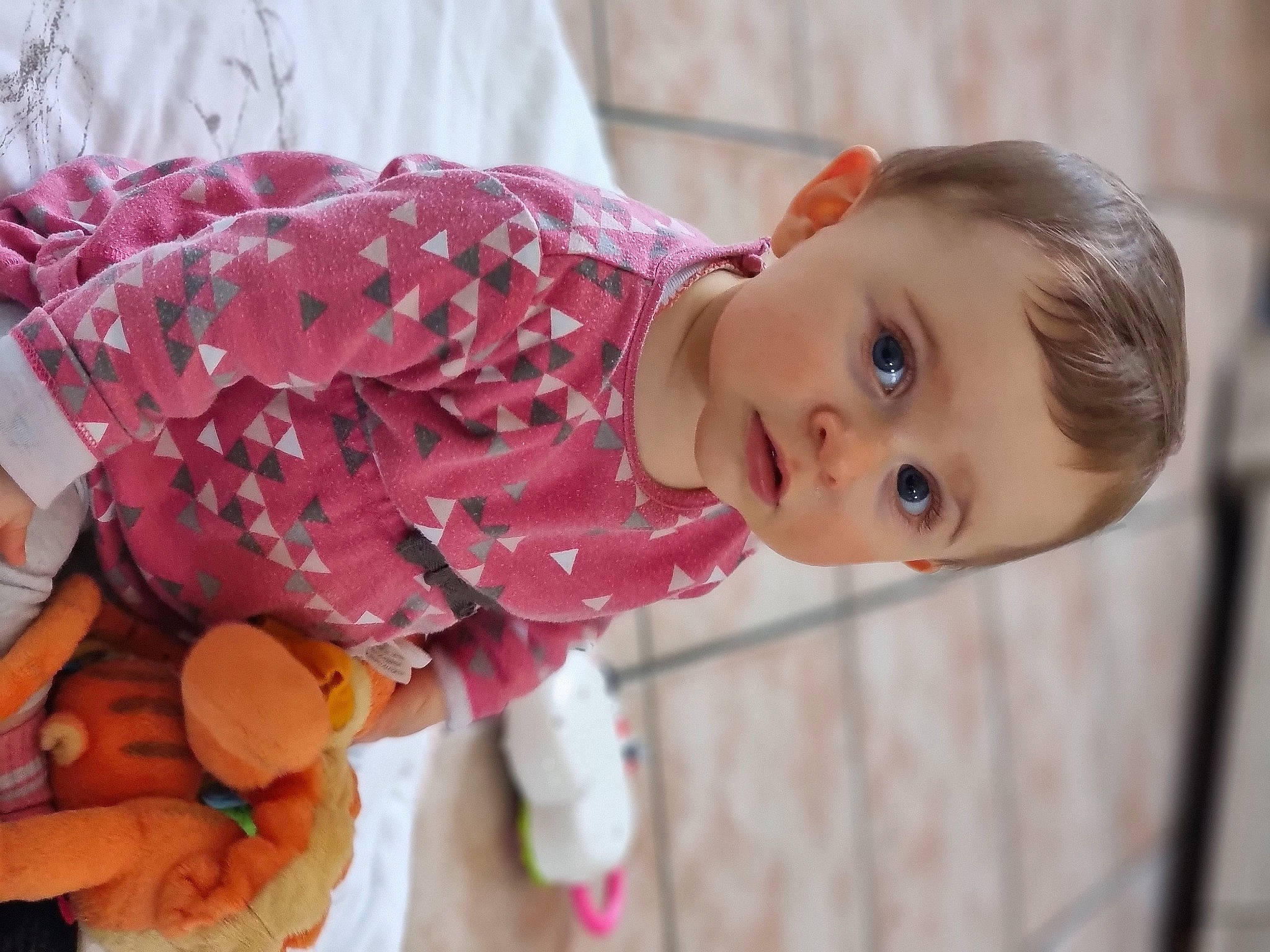 Liyah a rejoint le concours — aidez-le/la à gagner de superbes lots ! baby, baby_products, baby_toddler_clothing, cheek, child, facial_expression, fun, happy, magenta, nose, pattern, people, person, sitting, skin, sleeve, smile, toddler, toy, tree