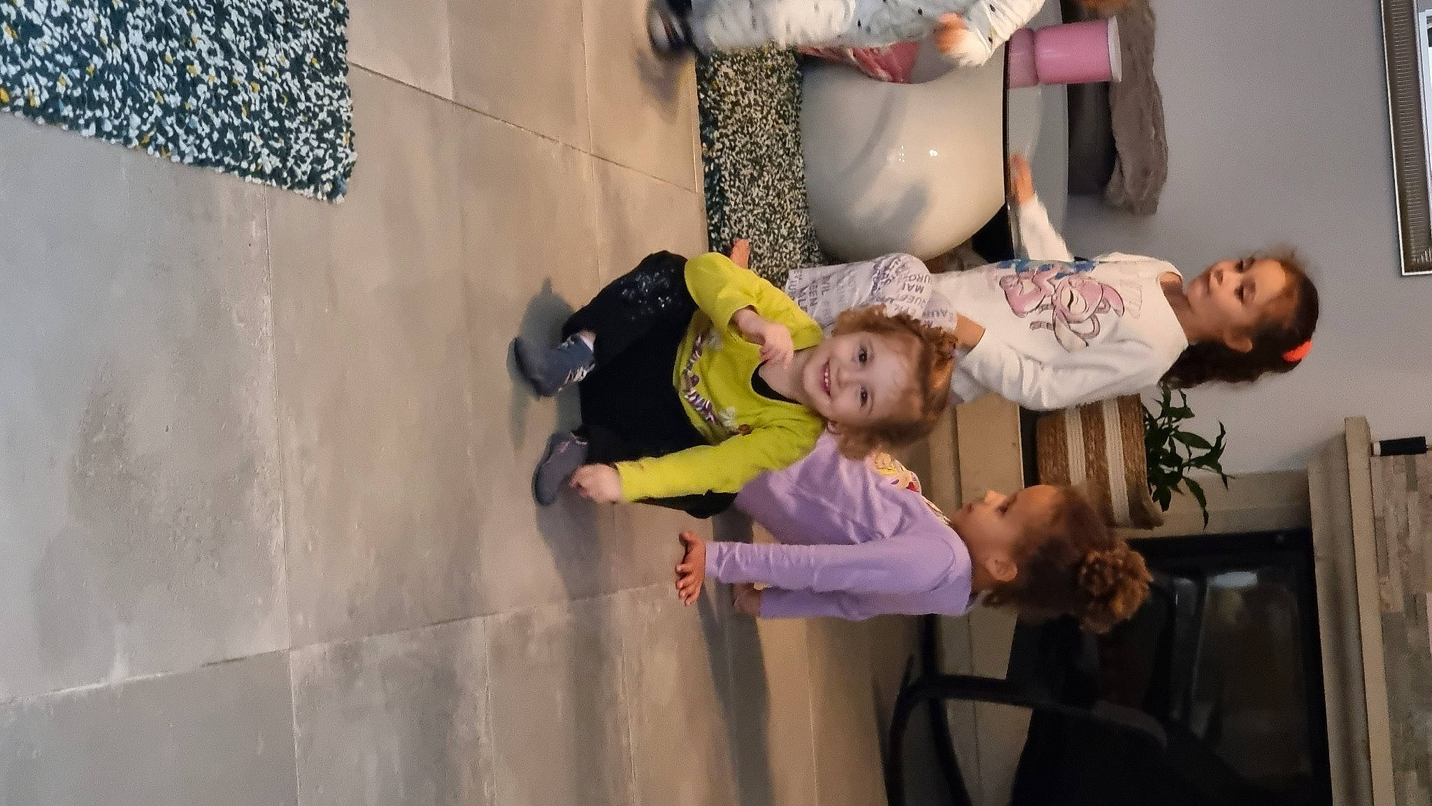 Inaya a rejoint le concours — aidez-le/la à gagner de superbes lots ! arm, baby, child, event, fun, gesture, happy, joy, person, room, smile, toddler, visual_arts