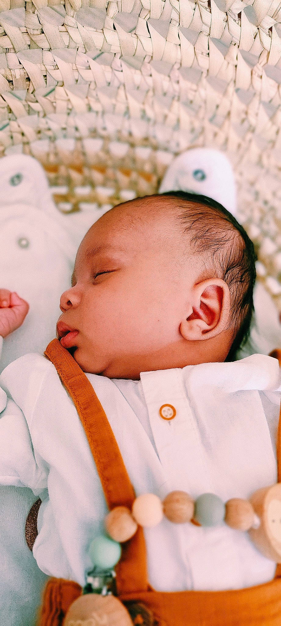 Milann participe au concours pour gagner de l'argent avec cette photo : baby, baby_products, baby_sleeping, baby_toddler_clothing, beauty, cheek, child, chin, collar, comfort, event, happy, mouth, nail, nose, orange, peach, person, skin, thumb