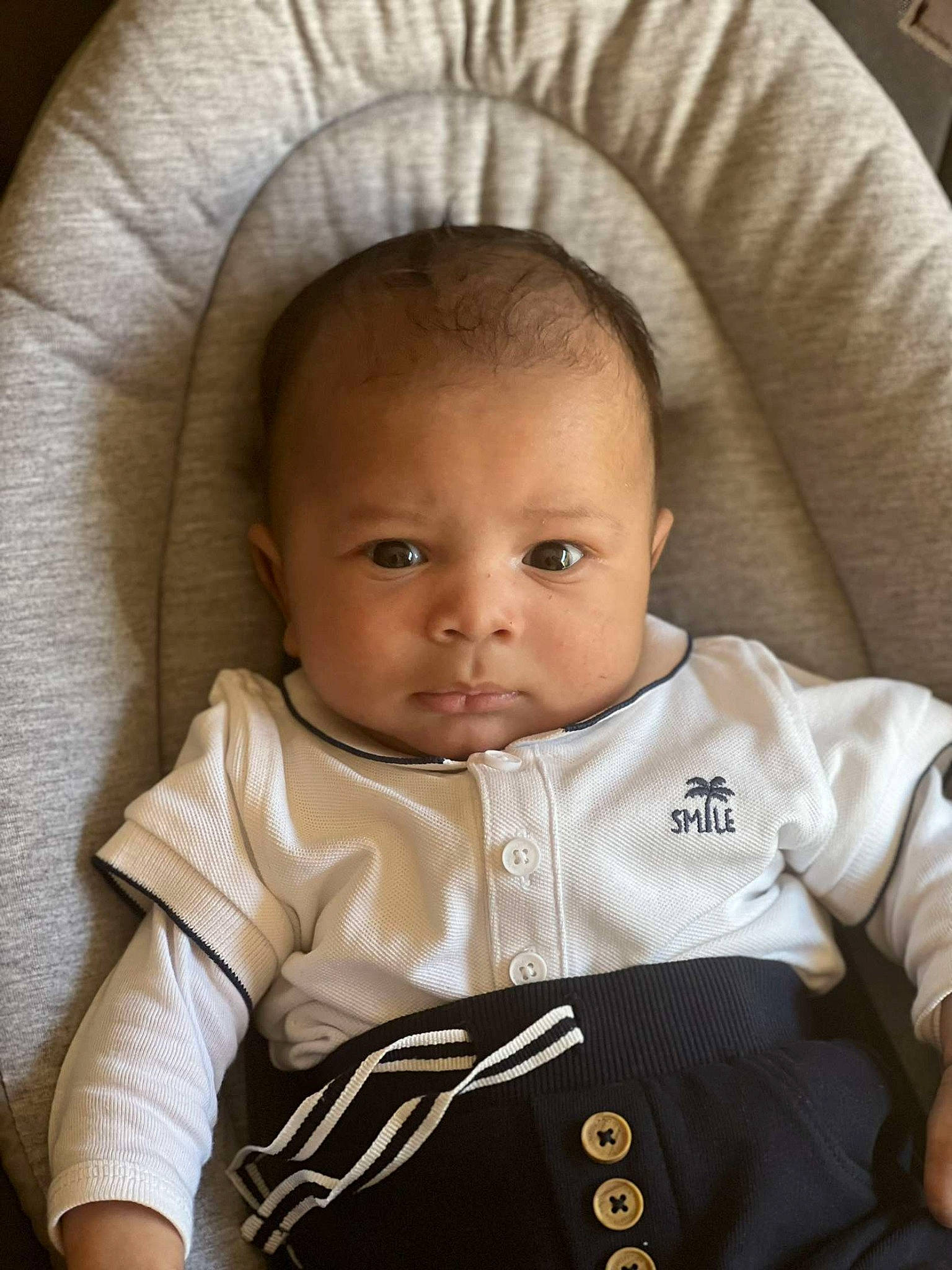 Milann participe au concours pour gagner de l'argent avec cette photo : baby_toddler_clothing, cheek, chin, comfort, eye, eyebrow, face, facial_expression, hair, hairstyle, head, iris, lip, mouth, neck, nose, outerwear, person, product, skin