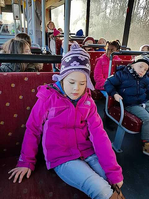 Adriana a rejoint le concours — aidez-le/la à gagner de superbes lots ! child, day, fun, girl, headgear, headwear, leisure, outerwear, people, person, pink, product, purple, recreation, smile, toddler, vacation, winter