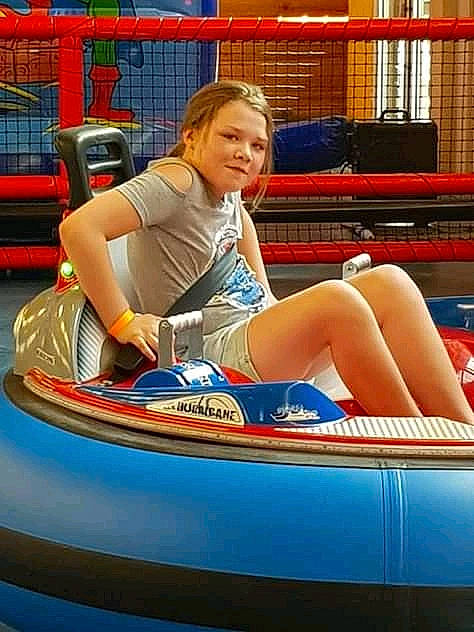 Fiona a rejoint le concours — aidez-le/la à gagner de superbes lots ! car, fun, games, girl, indoor_games_and_sports, inflatable, leisure, person, product, recreation, sport_venue, sports, thigh