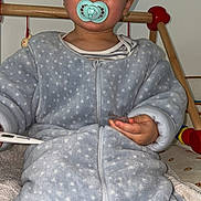 Timaë participe au concours pour gagner de l'argent avec cette photo : baby, baby_gym, child, childhood, comfort, cute, gray_clothing, home, indoor, infant, onesie, pacifier, playtime, portrait, sitting, thermometer, toddler, toy, warm_clothing, wooden_toy