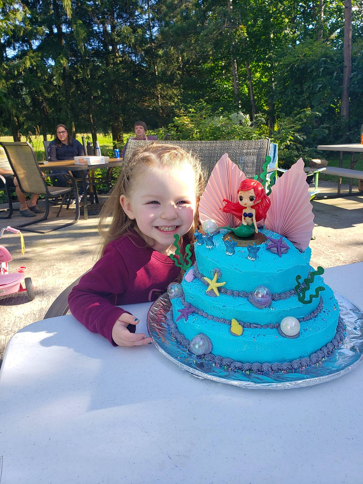 Raven is registered to the contest to win money with this photo: baked_goods, birthday_cake, buttercream, cake, cake_decorating, cake_decorating_supply, chair, food, fun, icing, joy, leisure, person, pink, plant, smile, sugar_cake, sugar_paste, table, toddler