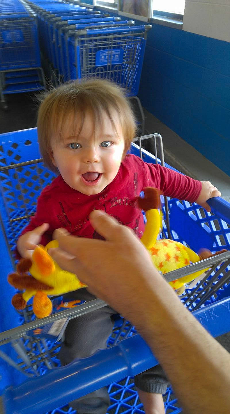 Lucas V is registered to the contest to win money with this photo: blue, boy, child, eating, fun, girl, infant, person, play, product, sitting, skin, smile, toddler, toy