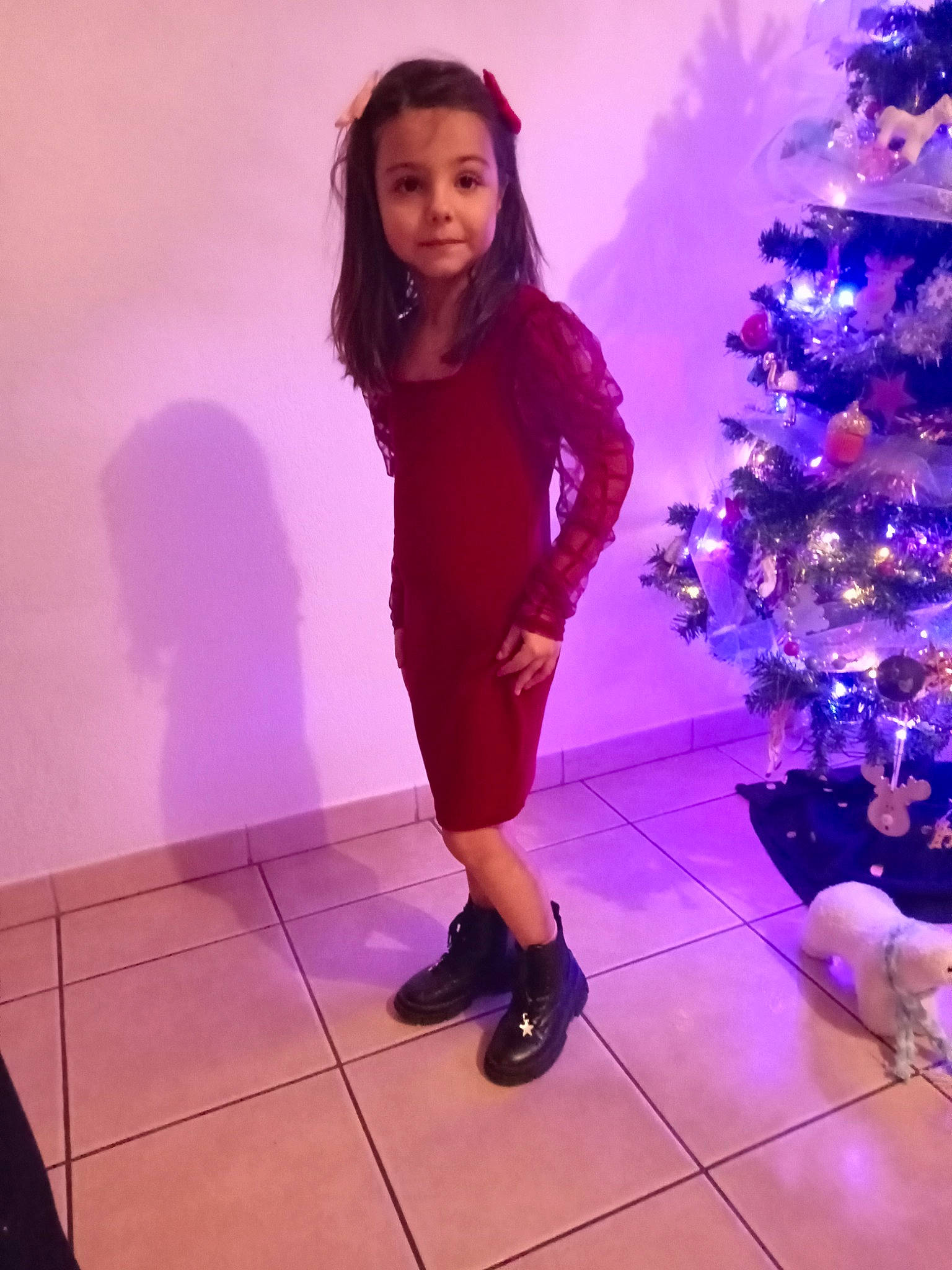 Vayana participe au concours pour gagner de l'argent avec cette photo : beauty, christmas_tree, electric_blue, event, fashion_design, flooring, fun, high_heels, human_leg, knee, magenta, ornament, person, pink, purple, sandal, sleeve, standing, thigh, violet