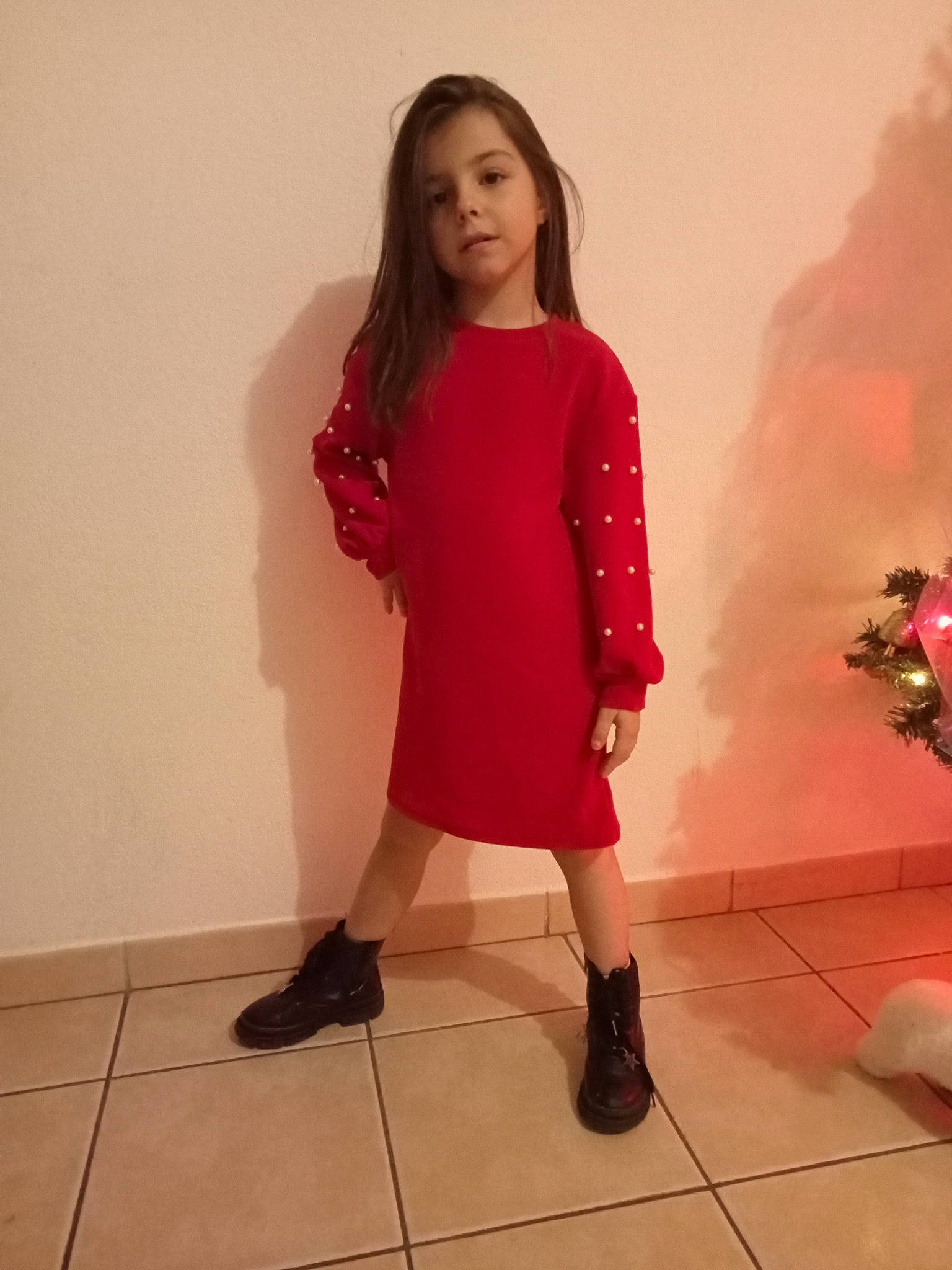 Vayana participe au concours pour gagner de l'argent avec cette photo : boot, dress, fashion_design, flooring, human_leg, joint, knee, leg, lip, long_hair, magenta, one_piece_garment, person, pink, red, sandal, shoe, shoulder, sleeve, thigh