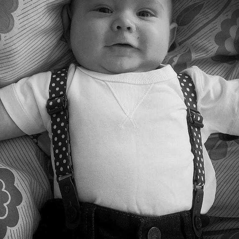 Archie is registered to the contest to win money with this photo: