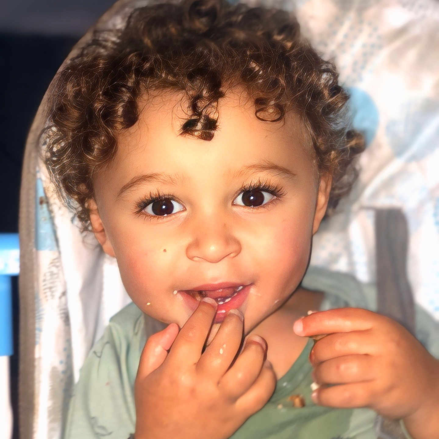 Maël a rejoint le concours — aidez-le/la à gagner de superbes lots ! accessories, baby, bodypart, clothing, cosmetics, dress, face, finger, hair, hand, happy, head, jewelry, lipstick, mouth, person, photography, portrait, ring, smile