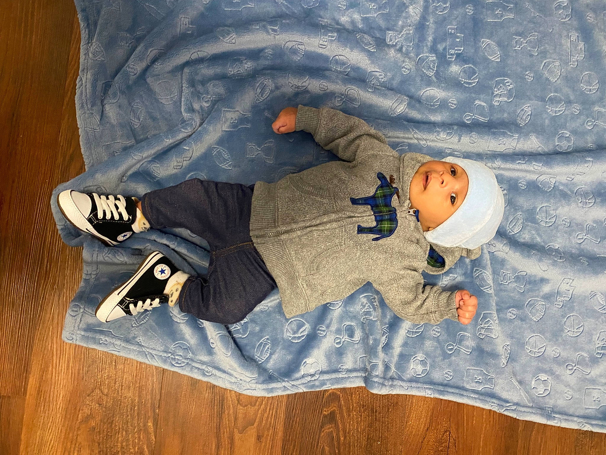 Azelyius is registered to the contest to win money with this photo: baby, baby_toddler_clothing, carmine, comfort, denim, electric_blue, flooring, font, hardwood, headwear, linens, orange, outdoor_shoe, person, product, sleeve, sportswear, t_shirt, textile, toy