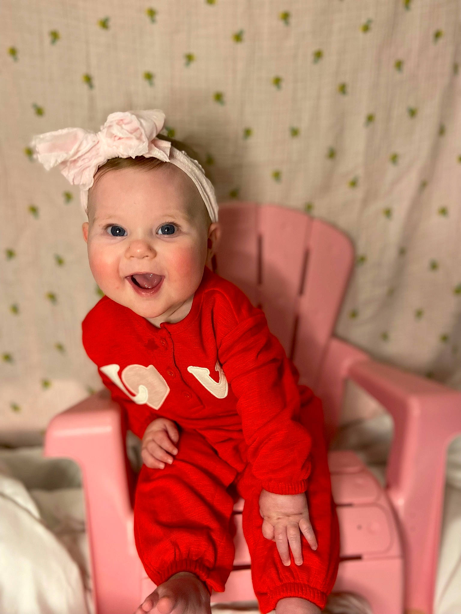 Isabella is registered to the contest to win money with this photo: baby, baby_toddler_clothing, child, comfort, dress, eye, fun, grass, happy, head, headband, headpiece, jewellery, magenta, person, pink, sitting, skin, sleeve, smile