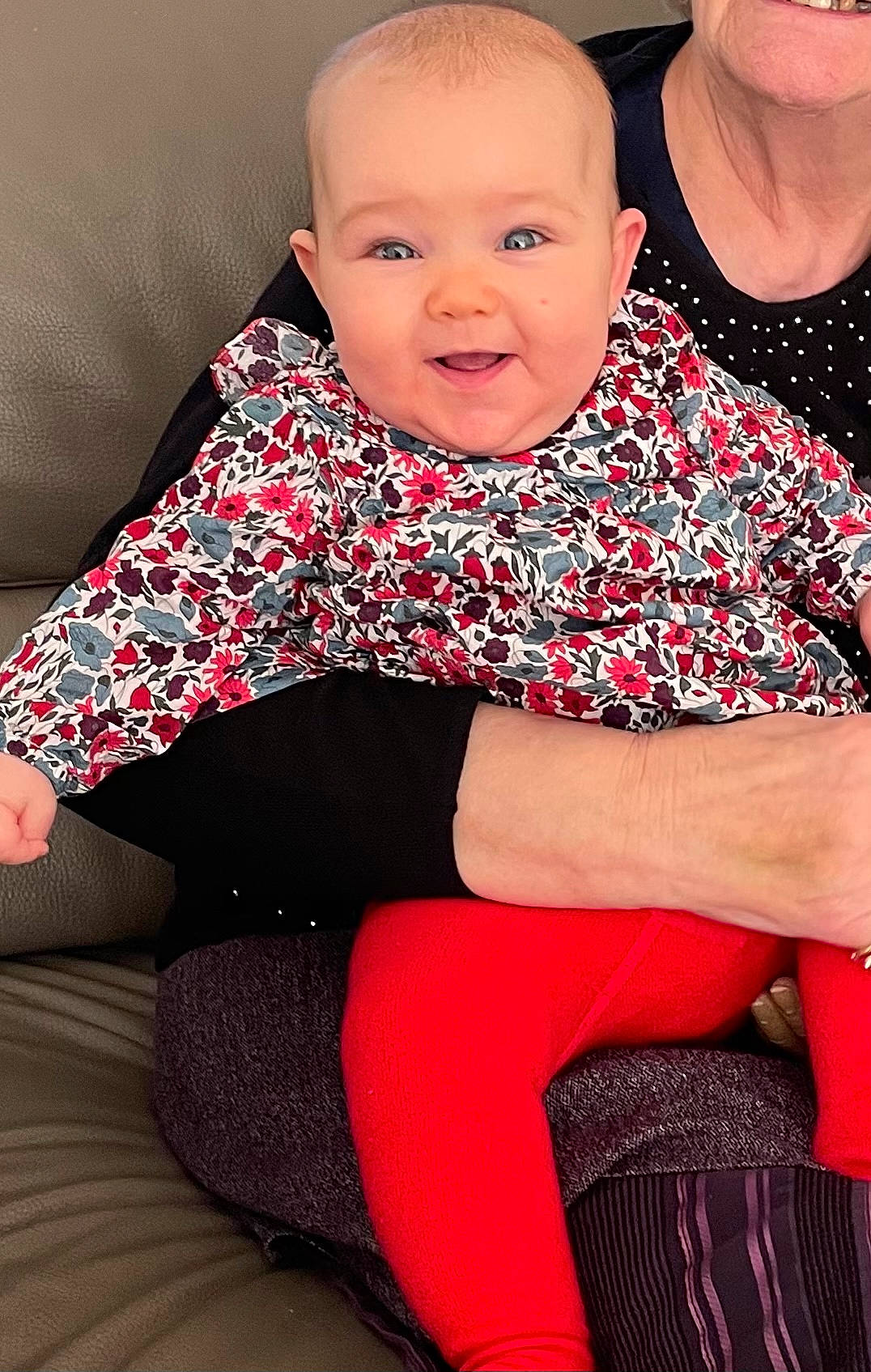 Joséphine a rejoint le concours — aidez-le/la à gagner de superbes lots ! baby, baby_toddler_clothing, cheek, child_model, comfort, jewellery, lap, lip, living_room, love, mouth, necklace, nose, person, pink, sitting, sock, stocking, tights, toddler