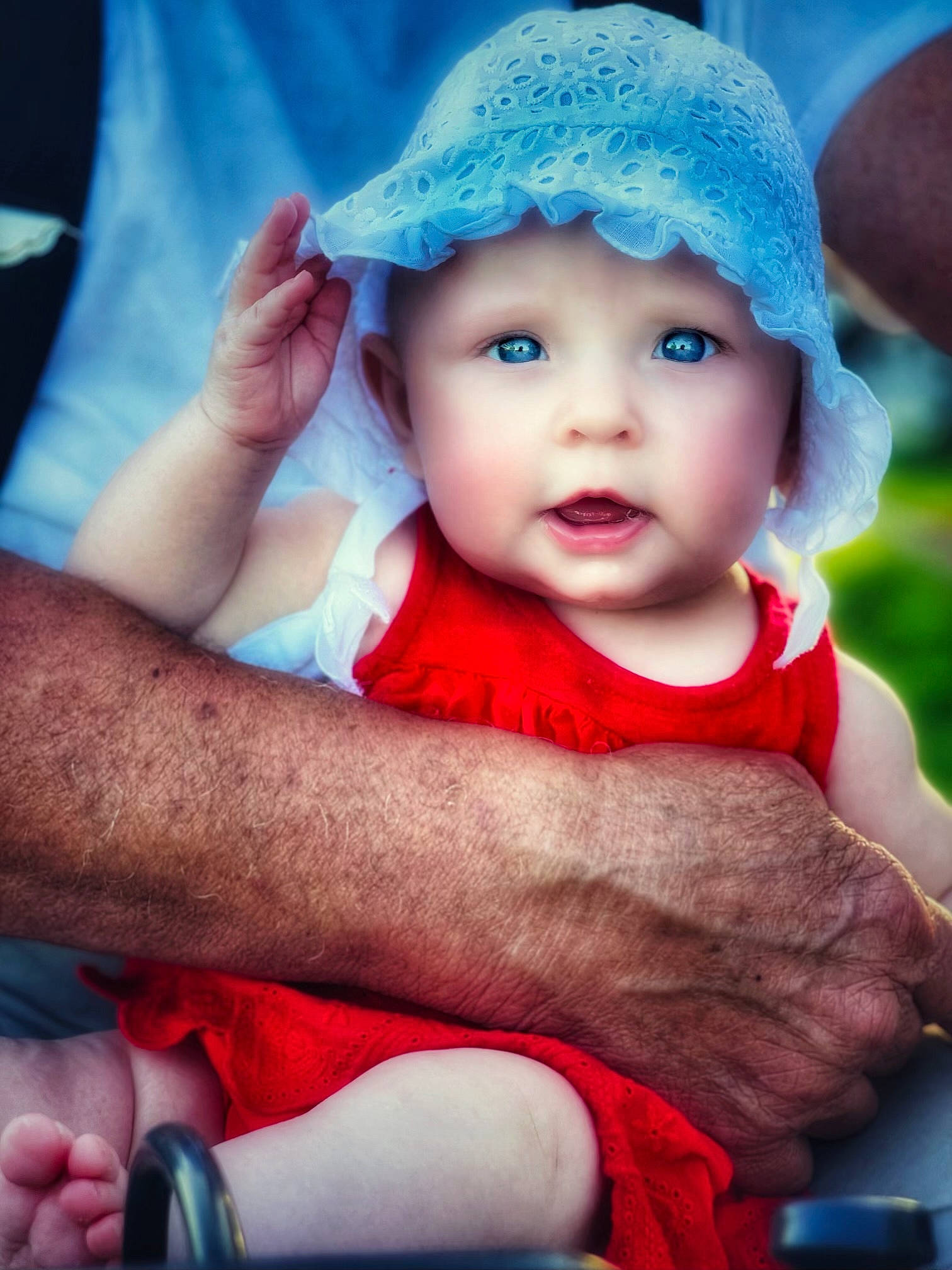 Veyda is registered to the contest to win money with this photo: arm, baby, baby_toddler_clothing, blue, cap, child, facial_expression, finger, gesture, grass, hand, happy, headwear, human_body, lip, organ, person, photograph, pink, skin
