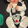 Giulia participe au concours pour gagner de l'argent avec cette photo : adorable, baby, baby_socks, car_safety, car_seat, child, cute, expression, face, harness, headwear, indoors, infant, person, seat, sitting, straps, white_clothing, white_hat, young_child