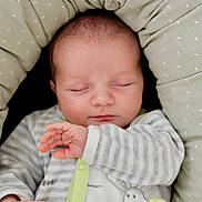 Ezio participe au concours pour gagner de l'argent avec cette photo : baby, sleeping, infant, onesie, striped_clothing, cushion, soft_fabric, cozy, cute, peaceful, hand, face, newborn, rest, comfort, indoors, child, portrait, closeup, cute_baby
